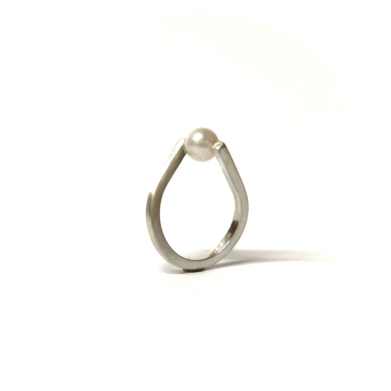 Vertex ring with pearl