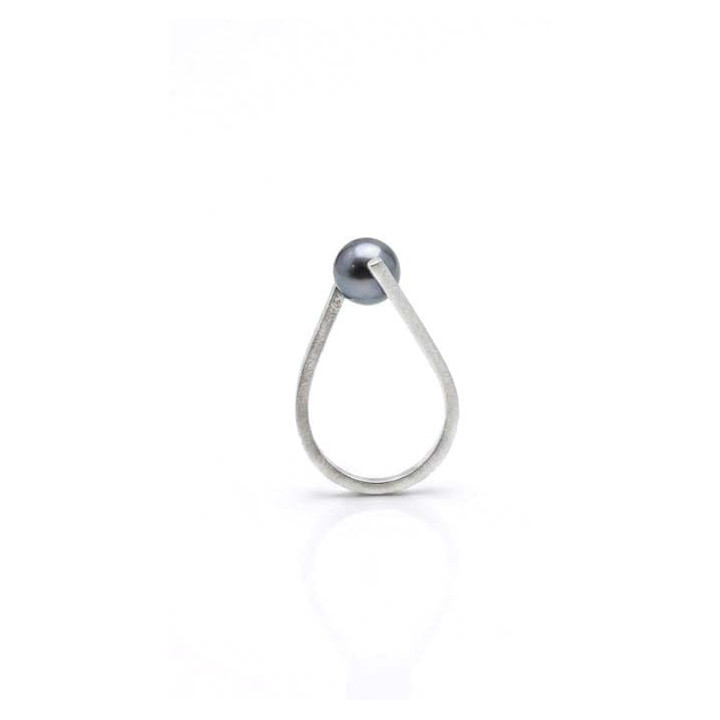 Vertex ring with pearl