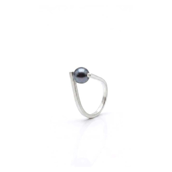 Vertex ring with pearl