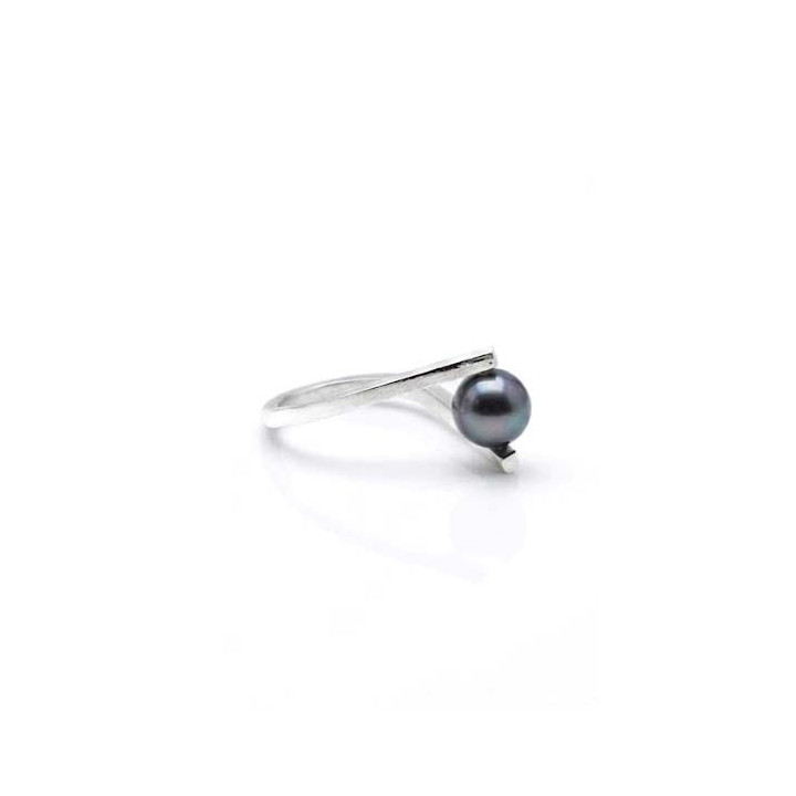 Vertex ring with pearl