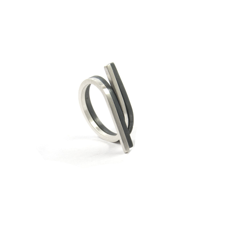 Anillo de plata modelo bucle